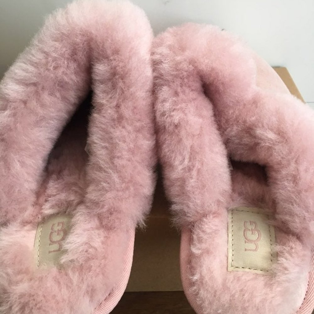 UGG Scufette Slipper *XMAS gift wrap promo*